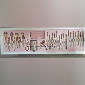 The tik tok viral bling make up brushes